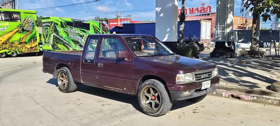 1996 Isuzu TFR III 3
