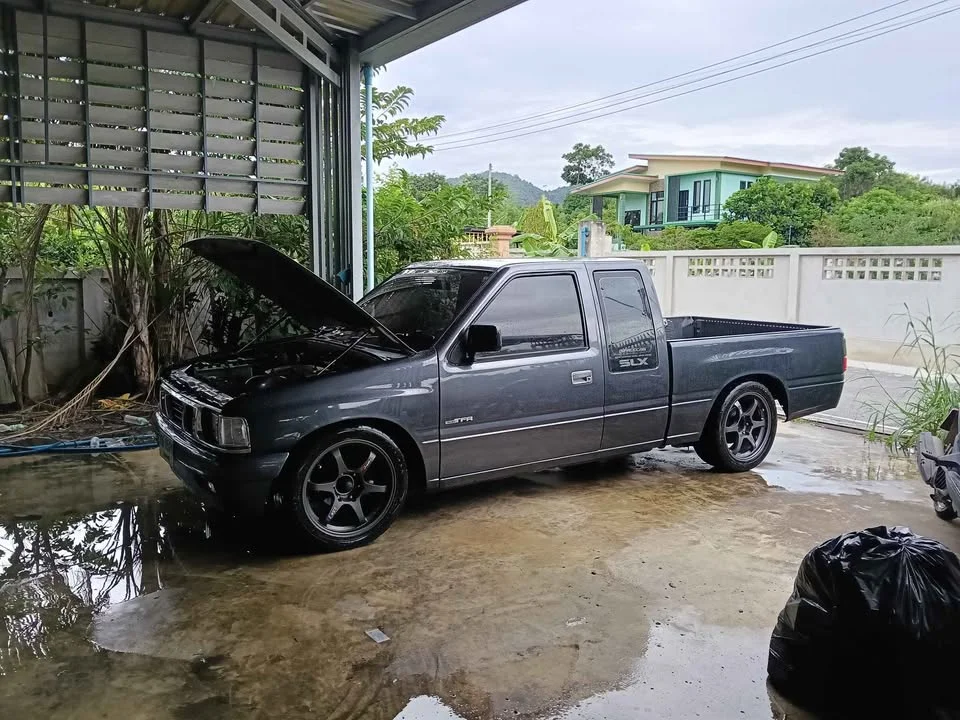 1993 Isuzu TFR III 2