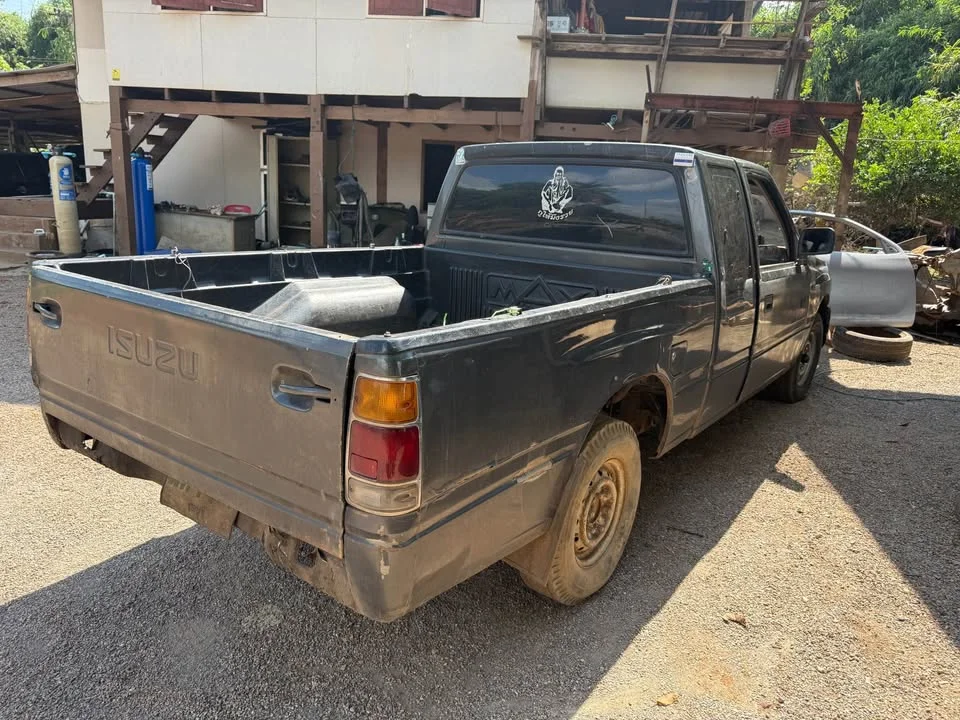 1994 Isuzu TFR III 2